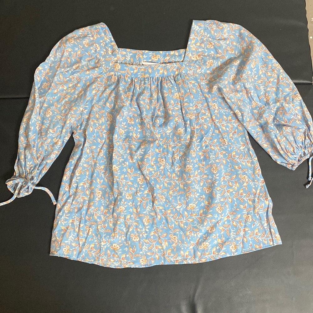 NWOT LC Floral Top